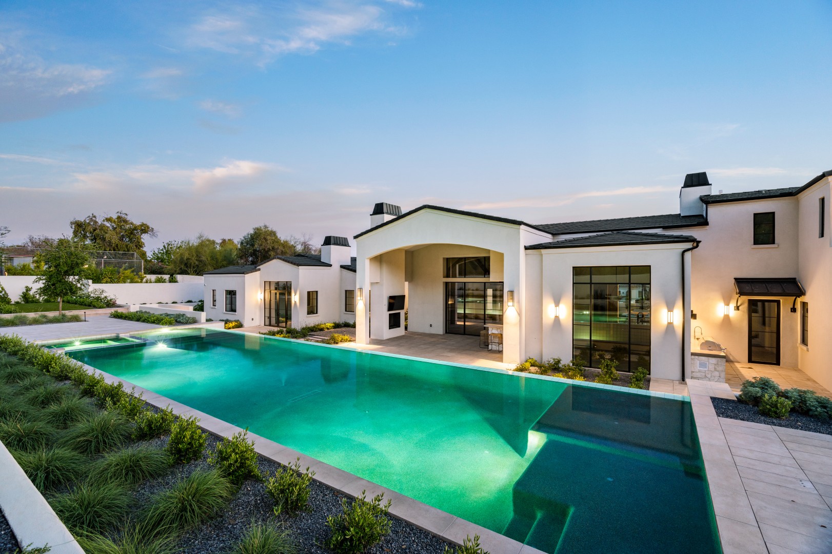 Custom pool and backyard design on Joshua Tree in Paradise Valley, AZ by Envy Pools