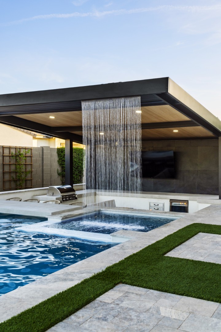 Custom pool, spa and outdoor kitchen on Mead Drive in Gilbert, AZ by Envy Pools