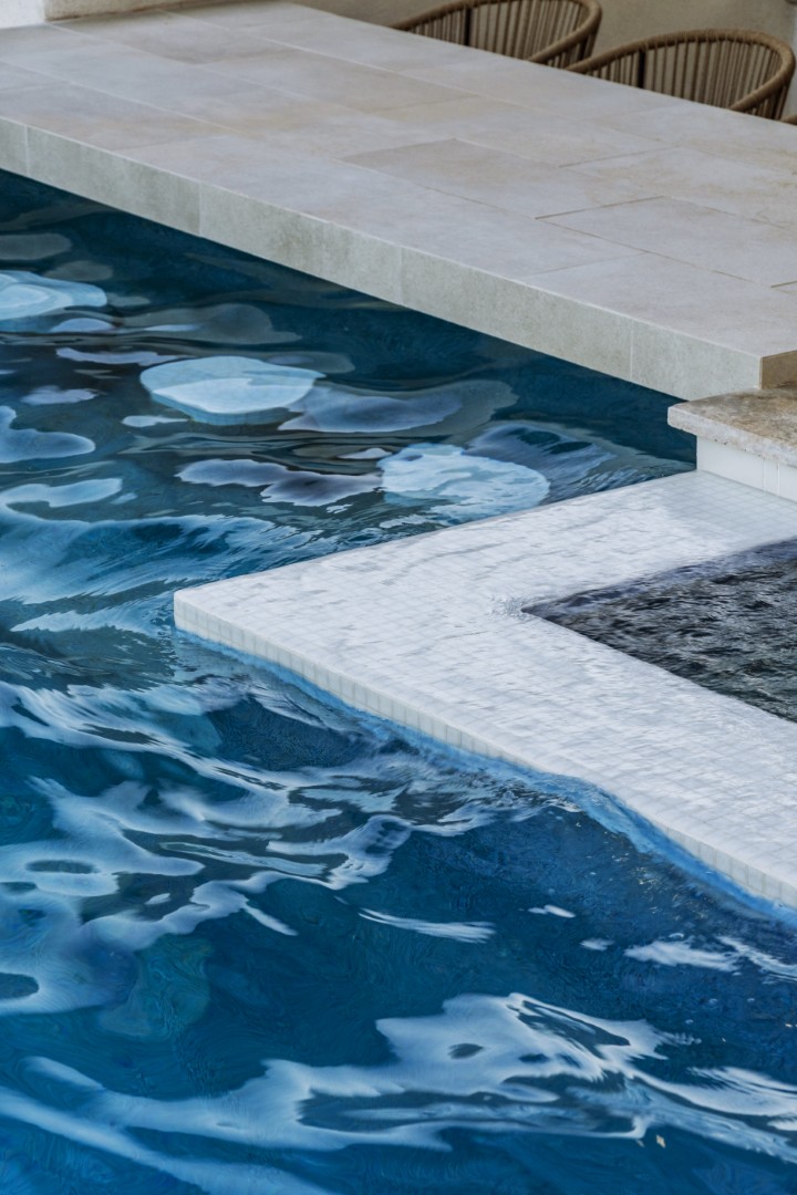 Custom pool, spa and outdoor kitchen on Mead Drive in Gilbert, AZ by Envy Pools
