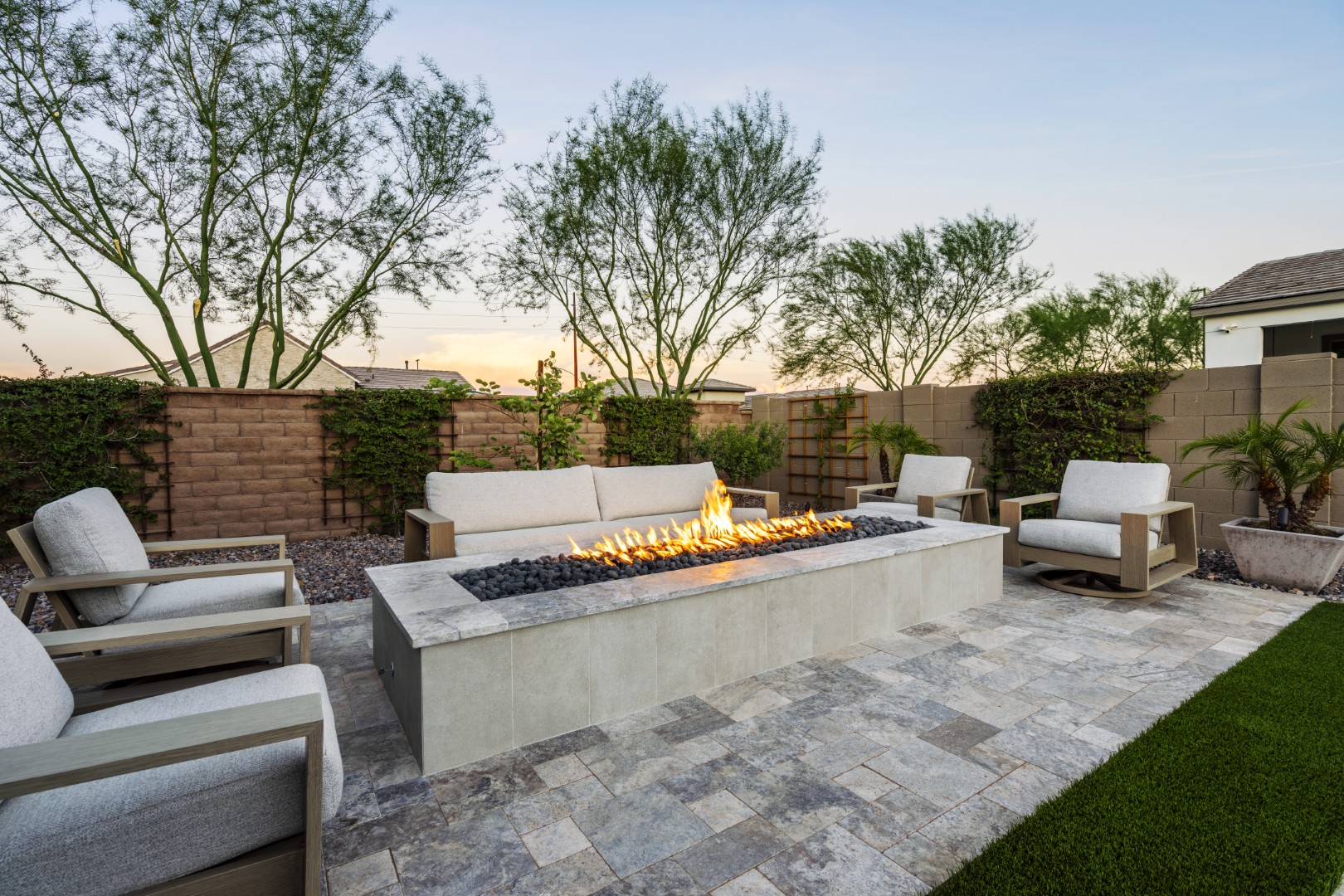 Custom pool, spa and outdoor kitchen on Mead Drive in Gilbert, AZ by Envy Pools