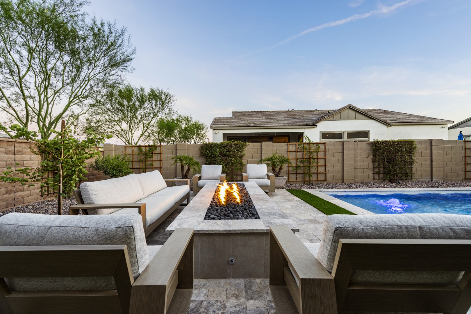 Custom pool, spa and outdoor kitchen on Mead Drive in Gilbert, AZ by Envy Pools
