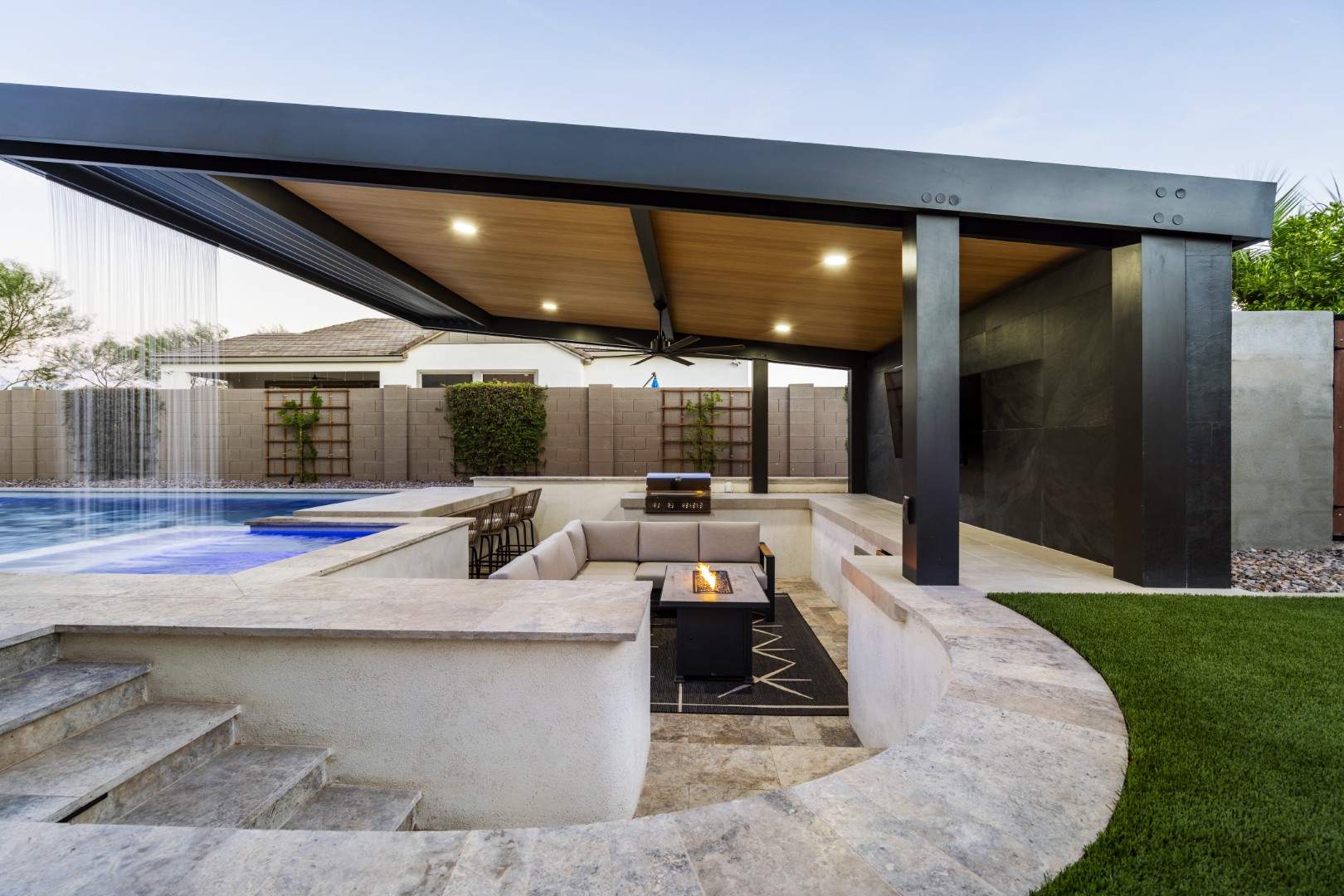 Custom pool, spa and outdoor kitchen on Mead Drive in Gilbert, AZ by Envy Pools