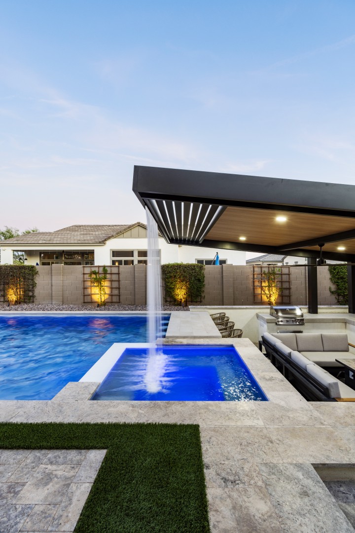 Custom pool, spa and outdoor kitchen on Mead Drive in Gilbert, AZ by Envy Pools