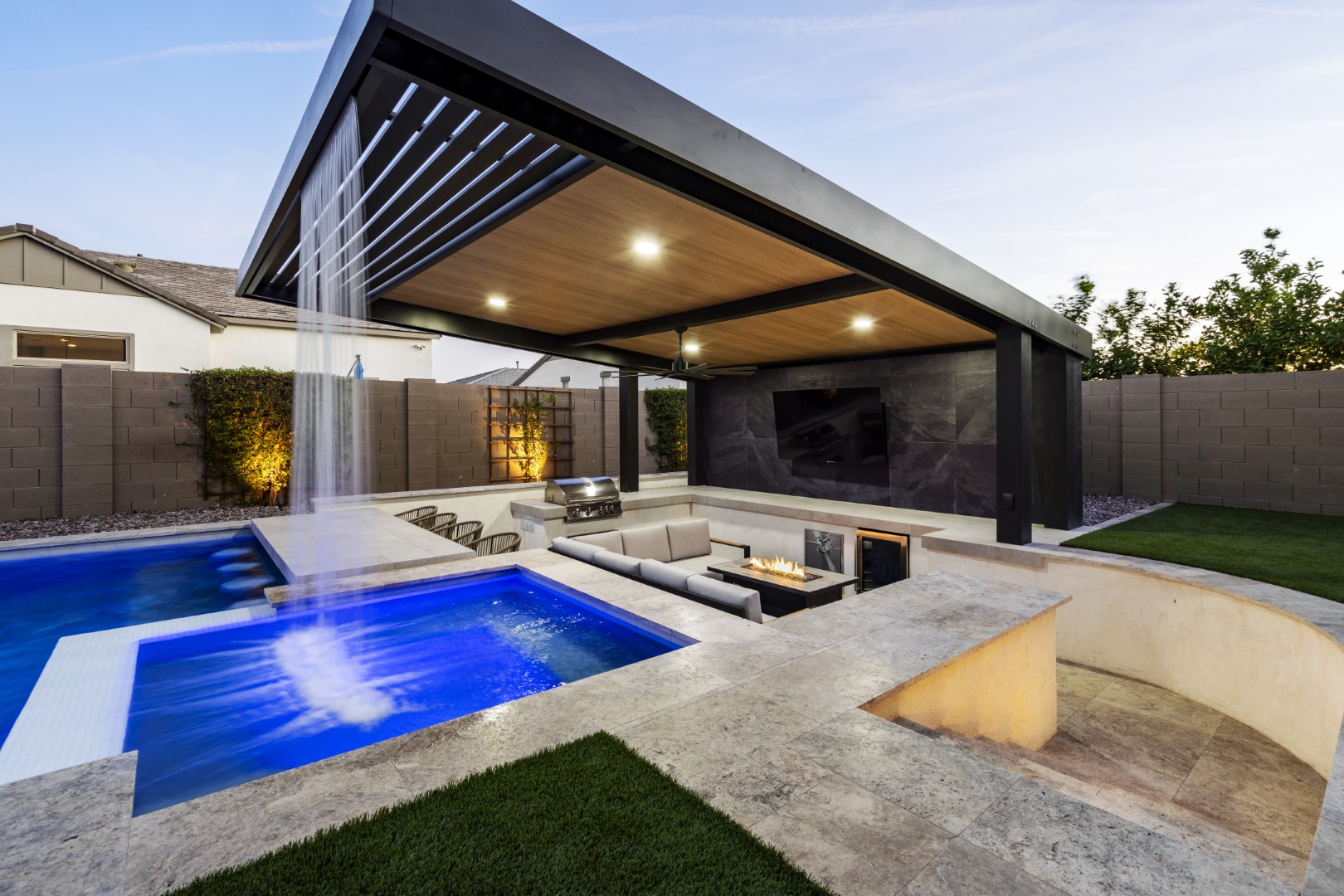 Custom pool, spa and outdoor kitchen on Mead Drive in Gilbert, AZ by Envy Pools