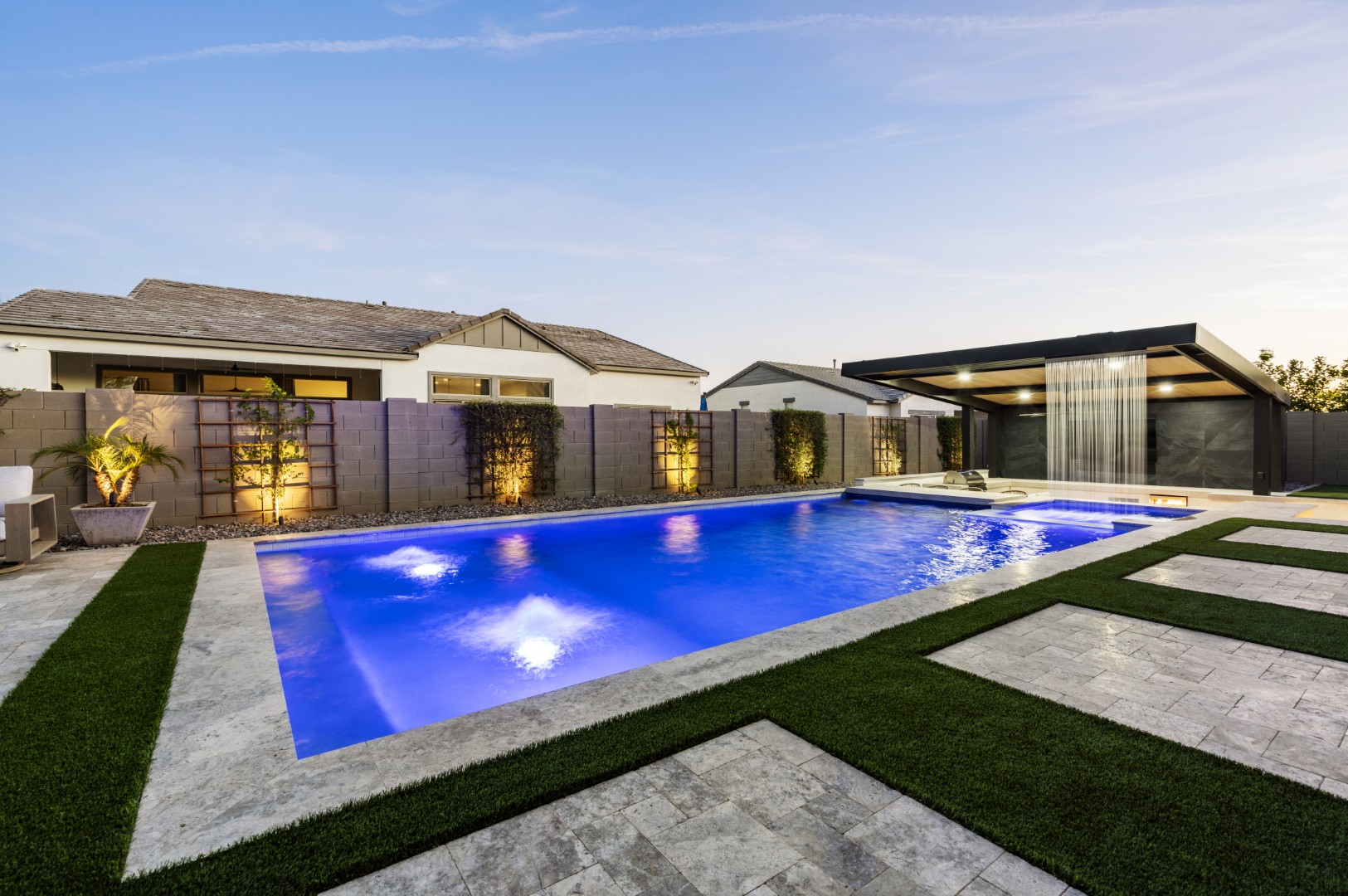Custom pool, spa and outdoor kitchen on Mead Drive in Gilbert, AZ by Envy Pools