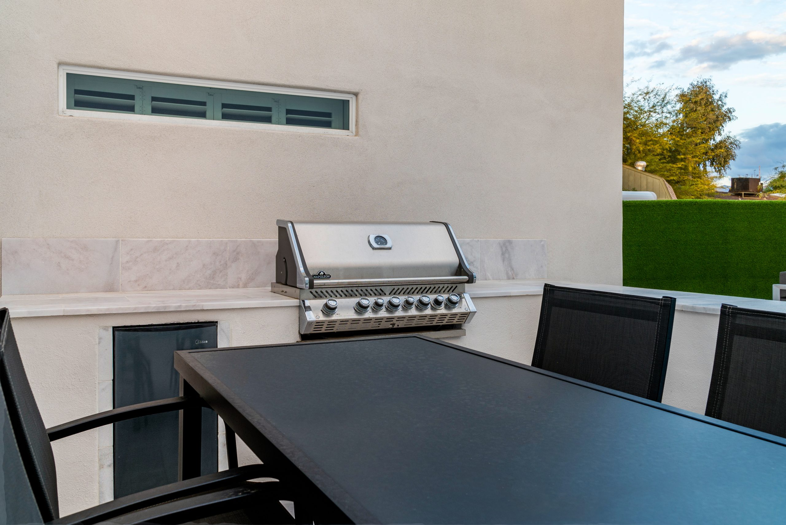 Built-in outdoor kitchen and dining area in a Scottsdale, AZ backyard